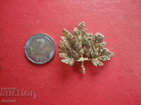 Gilt brooch leaf 52