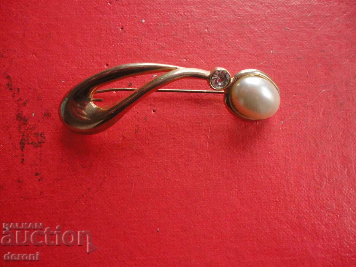 Broșă cu perle placată cu aur 56 - 6 Broșă cu perle placată cu aur 56 - 6