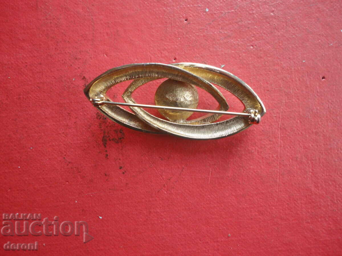Auction Gold-plated brooch with stone 60 Auction Gold-plated brooch with stone 60