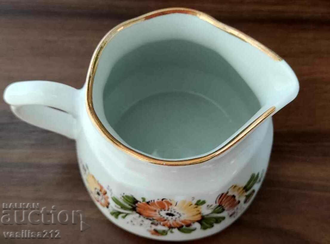 Μια πορσελάνινη κανάτα! με τιμή 5.00 BGN | € 2.56 Μια πορσελάνινη κανάτα! με τιμή 5.00 BGN | € 2.56