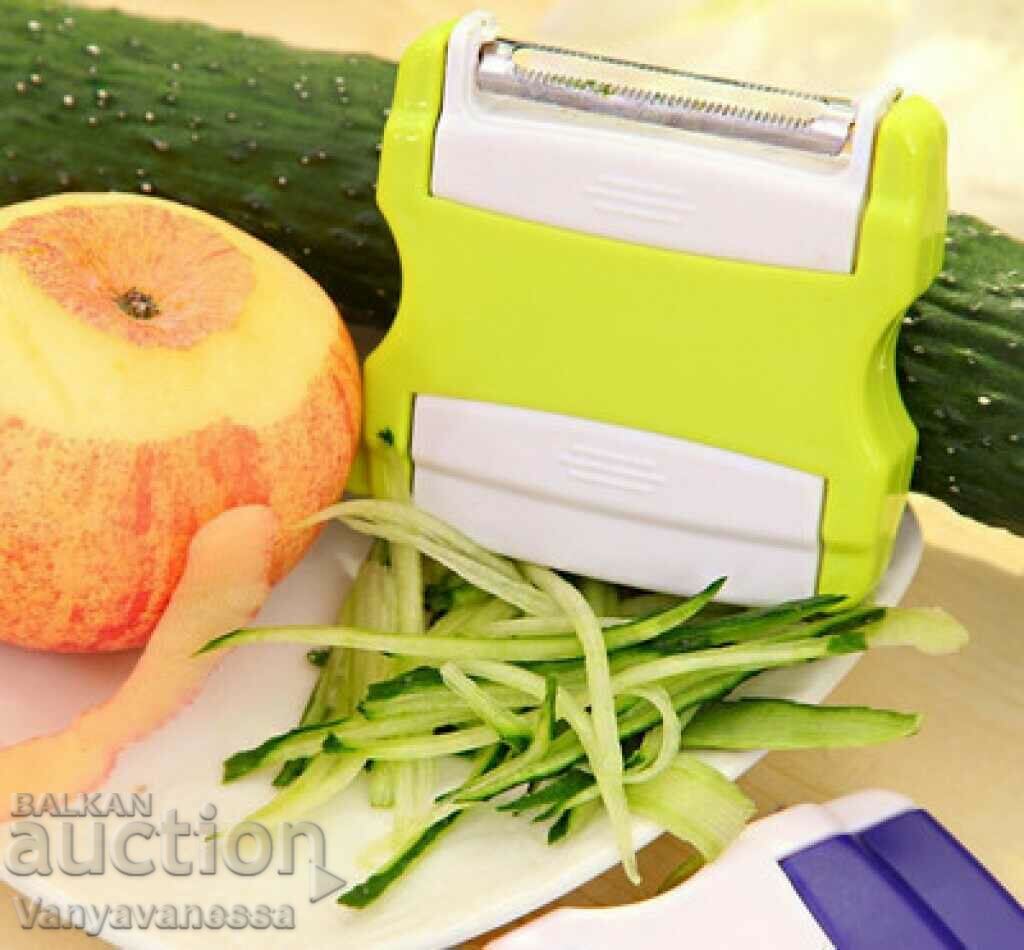 Foldable multifunctional knife for peeling fruits and vegetables