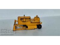 MATCHBOX LESNEY. No. 18D Caterpillar D8 Bulldozer 1964