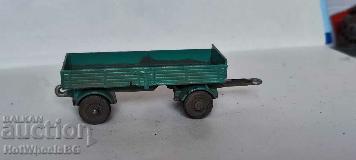 - MATCHBOX LESNEY. No. 2D Mercedes Trailer 1967