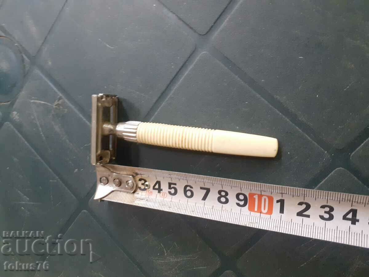Old Gillette England razor - 6