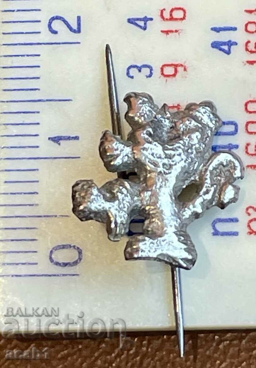 Pui de leu și figură de epoleți regali cu preț 24.99 BGN | € 12.78 Pui de leu și figură de epoleți regali cu preț 24.99 BGN | € 12.78