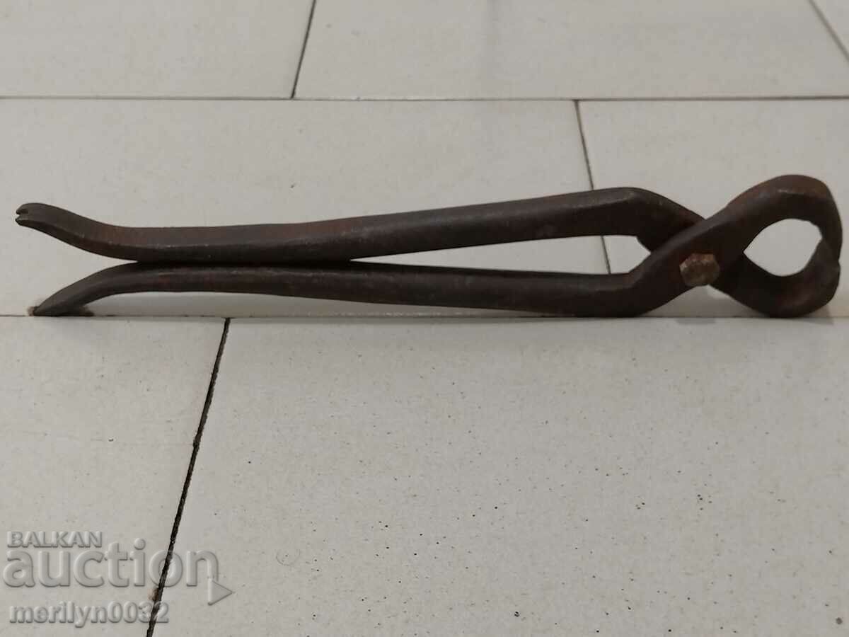 Old blacksmith's tongs, shingles, wrought iron with price 45.00 BGN | € 23.01 Old blacksmith's tongs, shingles, wrought iron with price 45.00 BGN | € 23.01