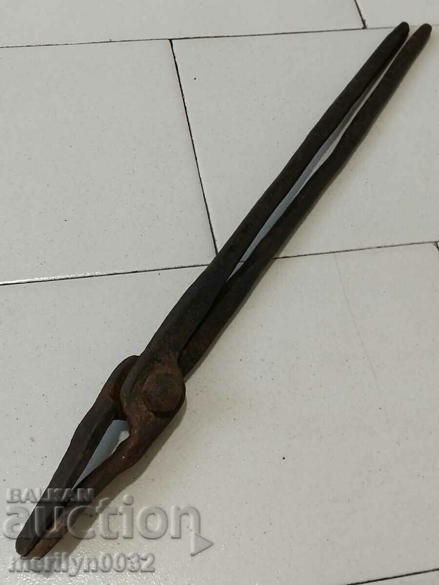 Стари ковашки клещи, керпедени, ковано желязо с цена 45.00 лв. | € 23.01 Стари ковашки клещи, керпедени, ковано желязо с цена 45.00 лв. | € 23.01