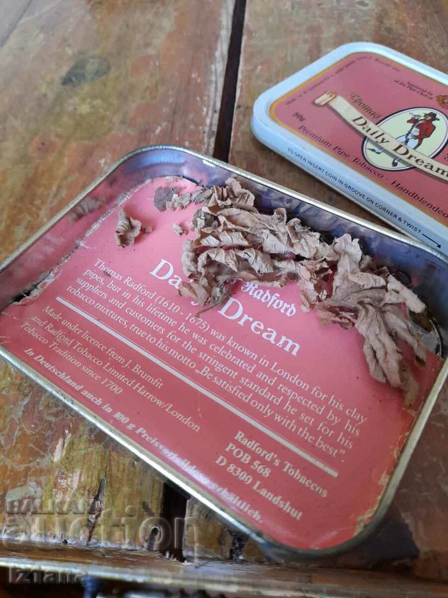 Delivery of Old Daily Dream pipe tobacco box Delivery of Old Daily Dream pipe tobacco box