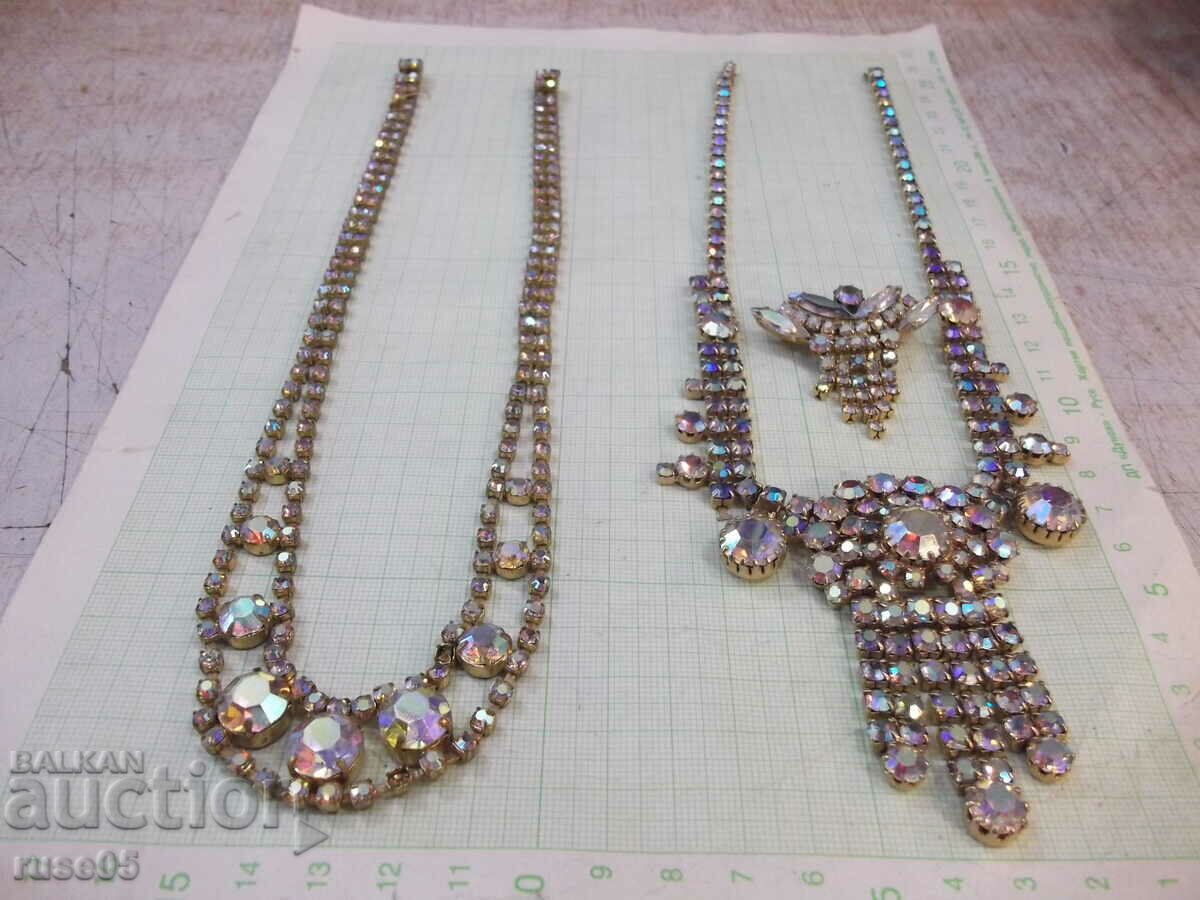 Delivery of Lot of 2 pcs. necklaces and brooch