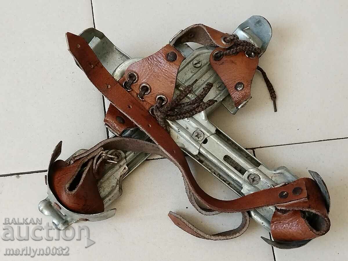 Old ice skates, sports attribute with price 59.00 BGN | € 30.17 Old ice skates, sports attribute with price 59.00 BGN | € 30.17
