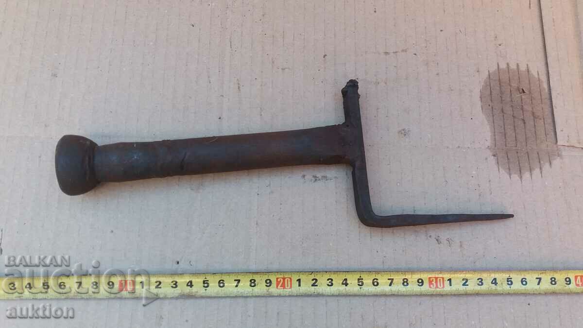 OLD Movable Anvil with price 6.99 BGN | € 3.57 OLD Movable Anvil with price 6.99 BGN | € 3.57
