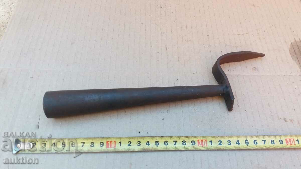 OLD Movable Anvil with price 6.99 BGN | € 3.57 OLD Movable Anvil with price 6.99 BGN | € 3.57