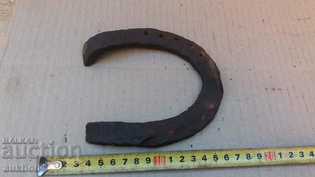 OLD FORGED HORSESHOE - 5 OLD FORGED HORSESHOE - 5