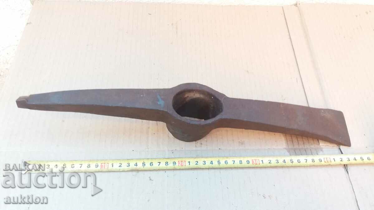 Delivery of massive pickaxe - construction troops Delivery of massive pickaxe - construction troops