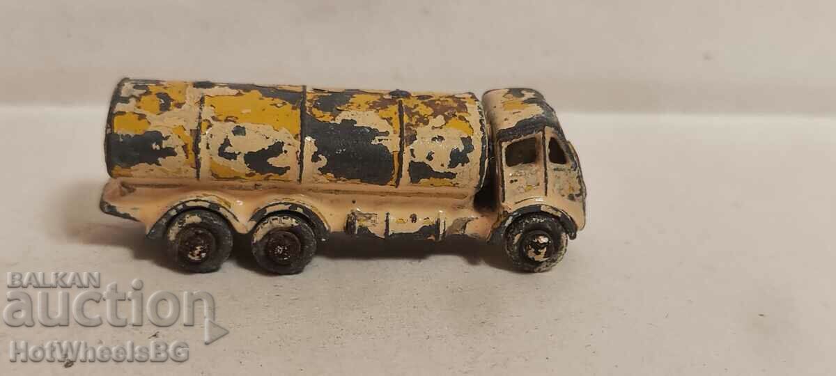 Cutie de chibrituri LESNEY -No 11A ERF Petrol Tanker 1955