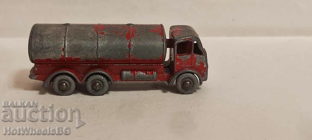 Matchbox LESNEY -No 11B ERF Petrol Tanker 1958