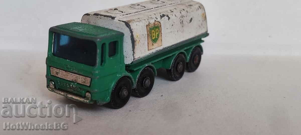 -Matchbox LESNEY -No 32C Leyland Petrol Tanker 1968 with price 9.00 BGN | € 4.60 -Matchbox LESNEY -No 32C Leyland Petrol Tanker 1968 with price 9.00 BGN | € 4.60