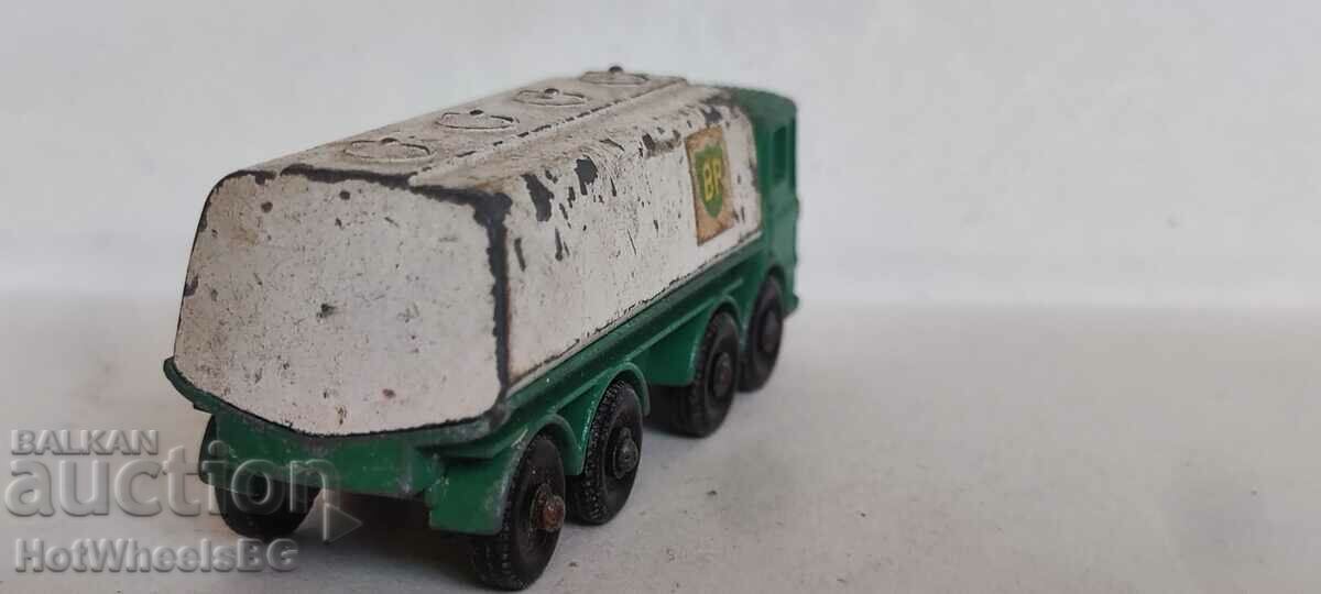 Delivery of -Matchbox LESNEY -No 32C Leyland Petrol Tanker 1968 Delivery of -Matchbox LESNEY -No 32C Leyland Petrol Tanker 1968