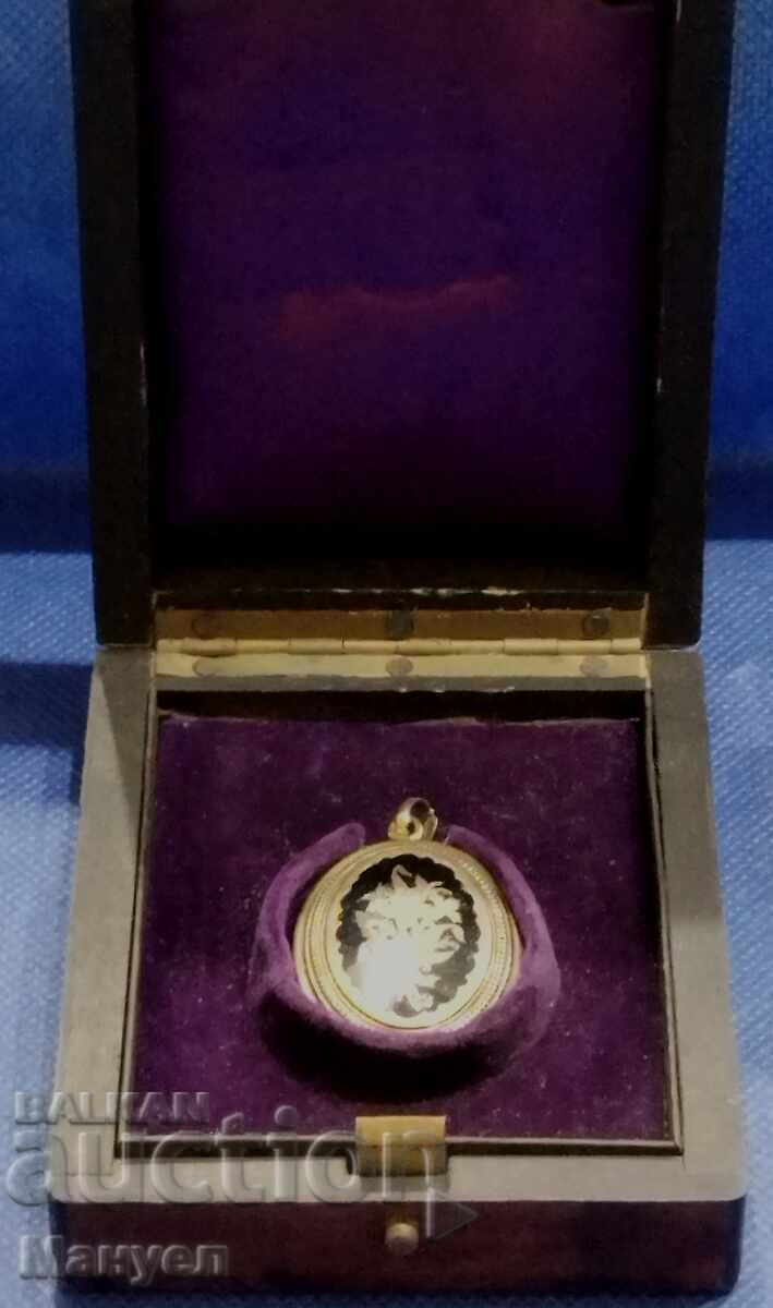 Old Art Deco pendant with its box