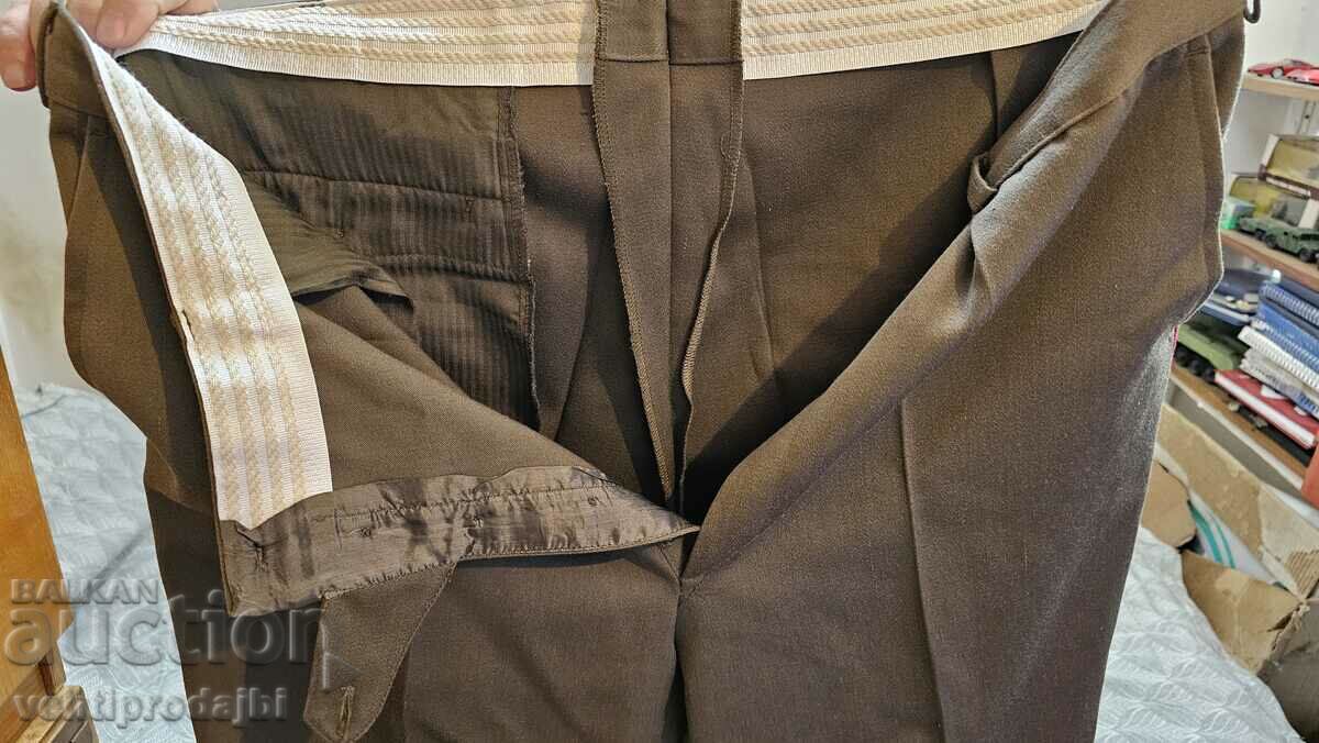 Pantaloni de rochie pentru bătrânul sergent