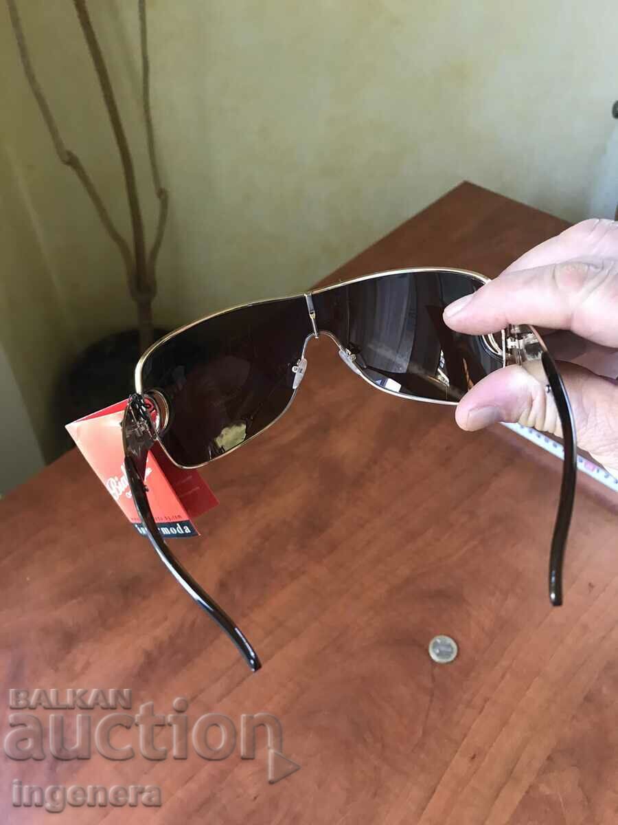 Ochelari de soare VANDARE NOU cu preț 12.00 BGN | € 6.14