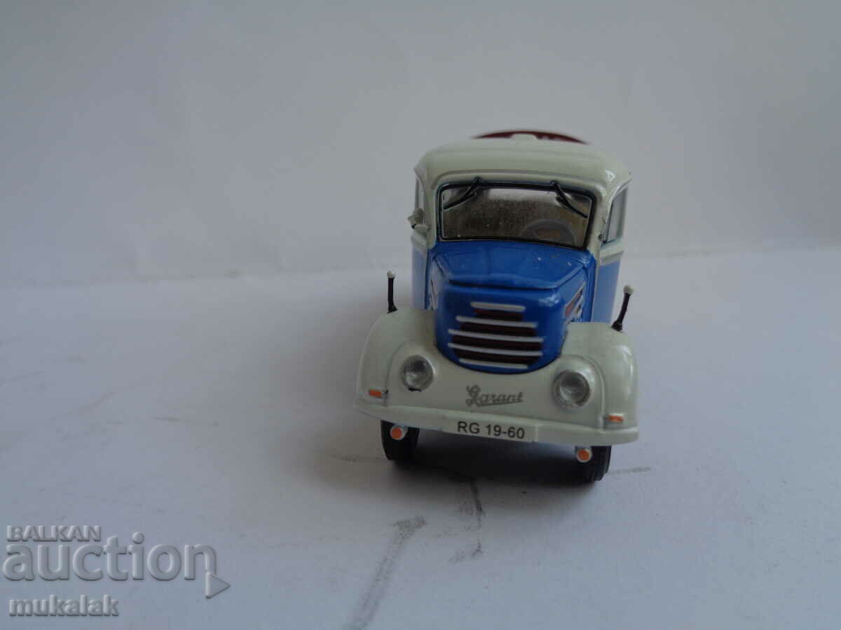 Auction  1:72 ATLAS ROBUR GARANT 1956 TROLLEY BUS RETRO MODEL