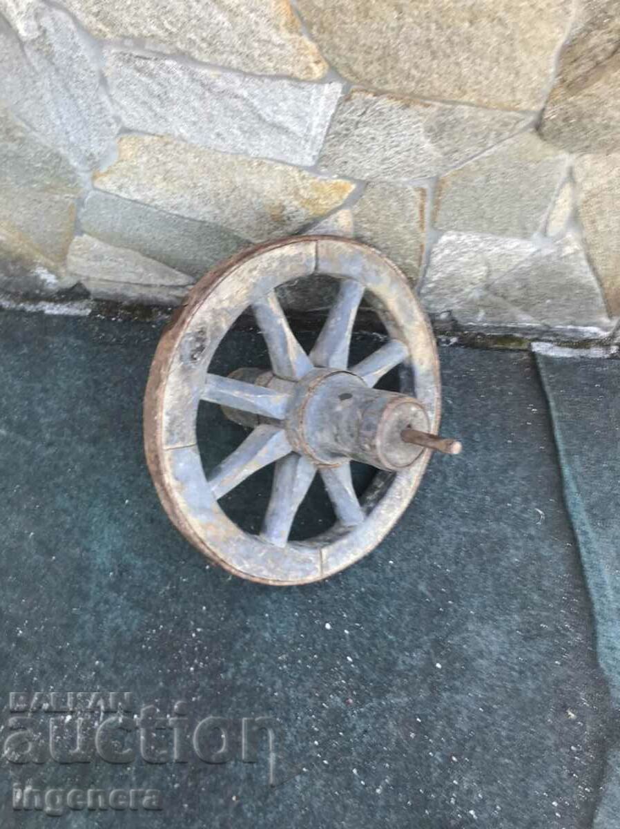 WHEEL OF AN OLD WOOD AND WROUGHT IRON WHEEL - 6 WHEEL OF AN OLD WOOD AND WROUGHT IRON WHEEL - 6