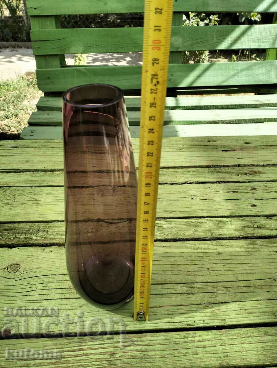 Auction Finnish designer Tamara Aladin purple crystal vase Auction Finnish designer Tamara Aladin purple crystal vase