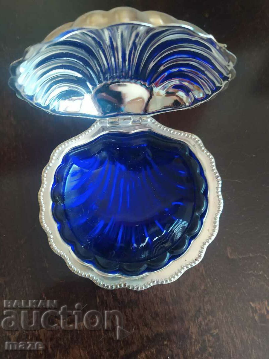 Auction INTERESTING CONFECTIONERY Auction INTERESTING CONFECTIONERY