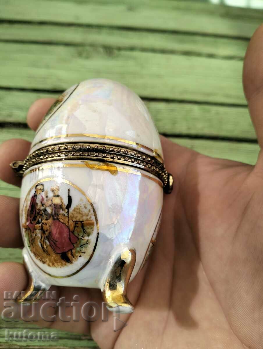 Доставка на Порцеланово яйце Доставка на Порцеланово яйце