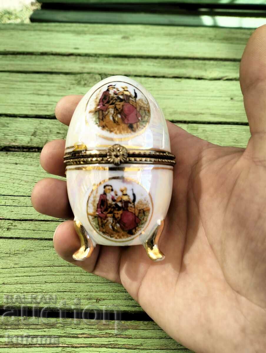 Ou de porțelan