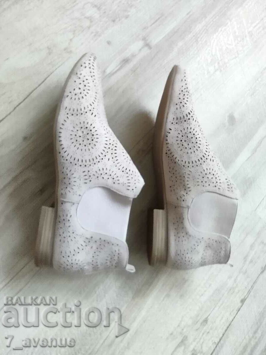 Auction Women's summer boots/shoes made of genuine leather, 07/08/2024 Auction Women's summer boots/shoes made of genuine leather, 07/08/2024