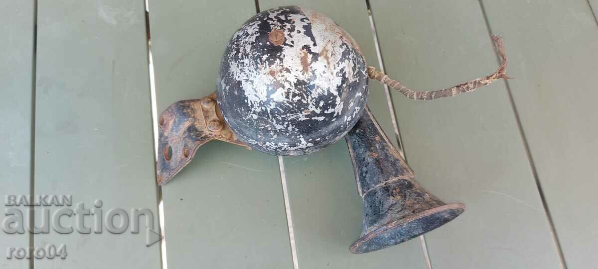 TROMPETA - CORN - ACTIUNI