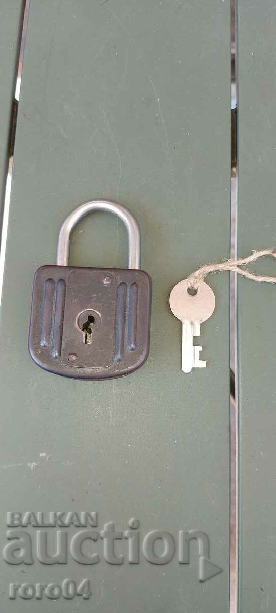 LACĂT