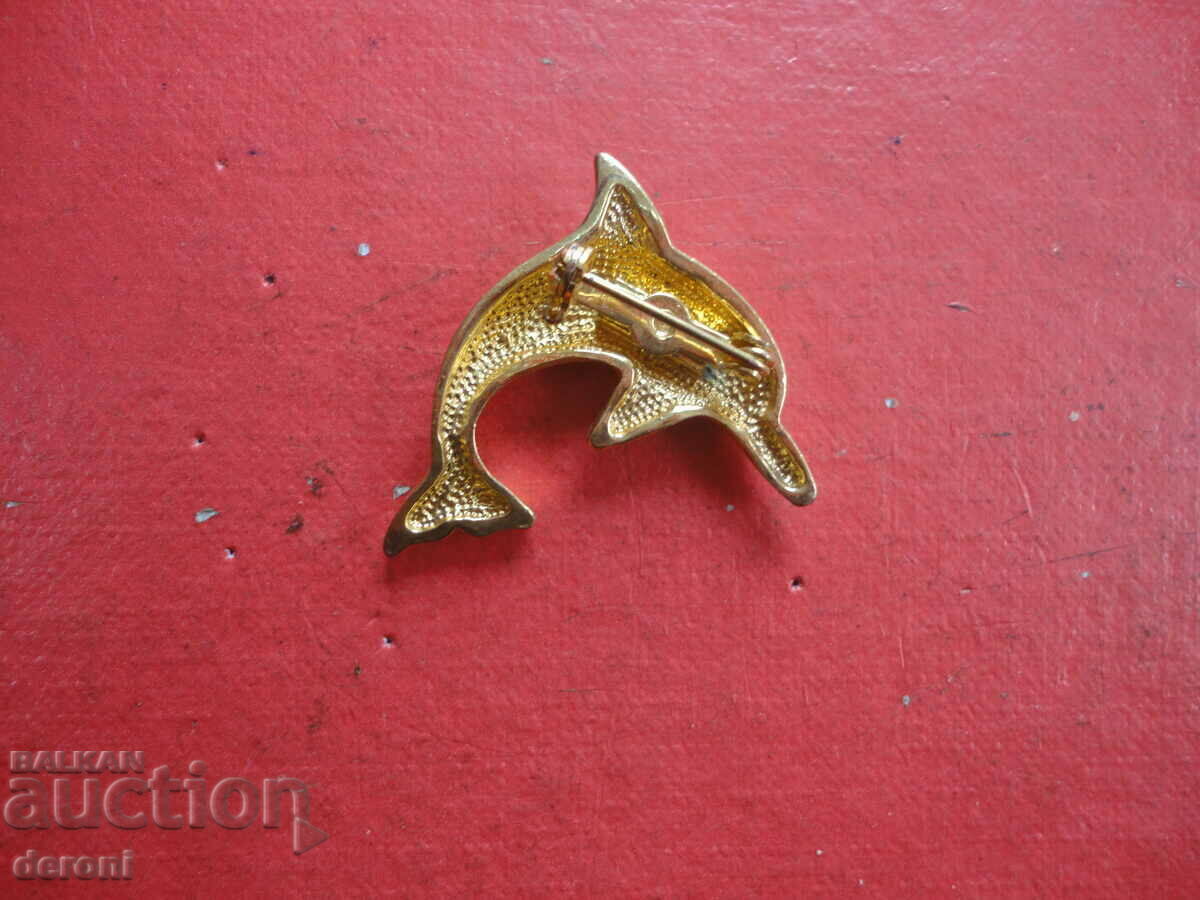 Auction Amazing gold plated dolphin brooch Auction Amazing gold plated dolphin brooch