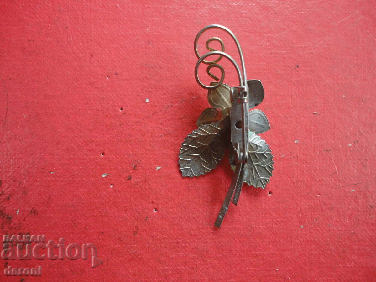 Auction Amazing flower brooch with pearl Auction Amazing flower brooch with pearl