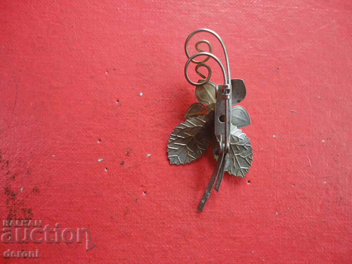 Delivery of Amazing flower brooch with pearl Delivery of Amazing flower brooch with pearl