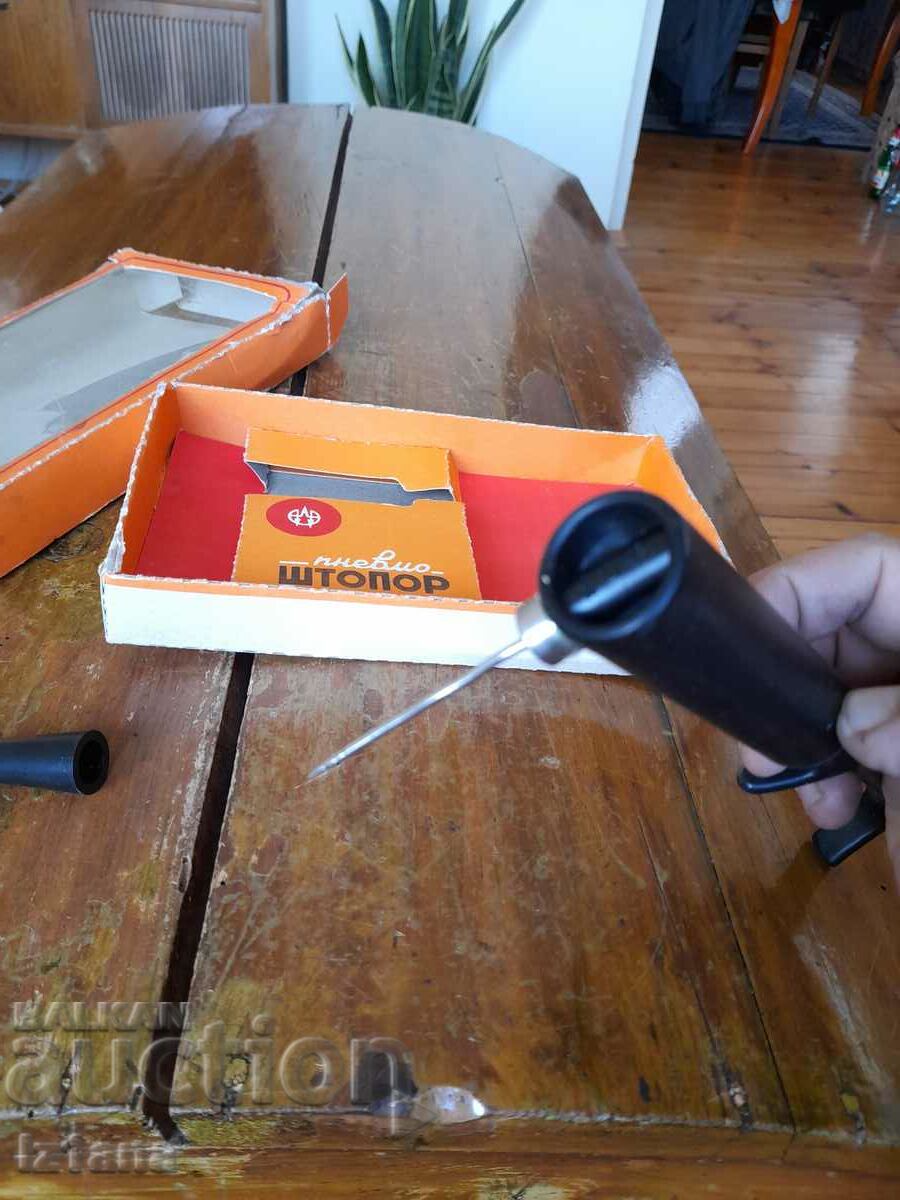 Delivery of Old pneumatic, vacuum corkscrew