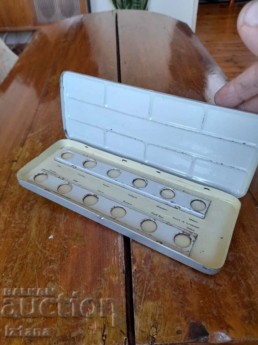 Cutie veche de acuarele, creioane Varia cu preț 12.00 BGN | € 6.14