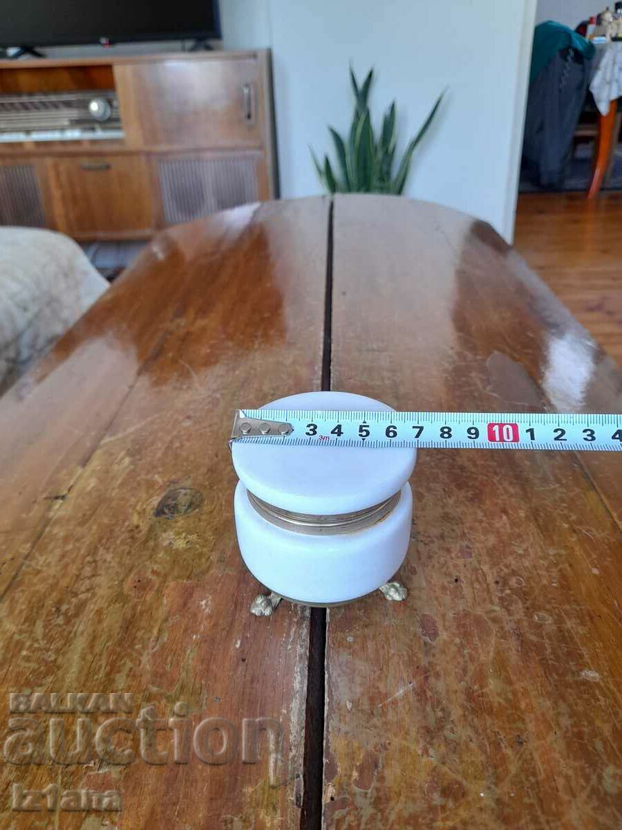 Παλιό μαρμάρινο κοσμηματοπωλείο με τιμή 32.00 BGN | € 16.36 Παλιό μαρμάρινο κοσμηματοπωλείο με τιμή 32.00 BGN | € 16.36