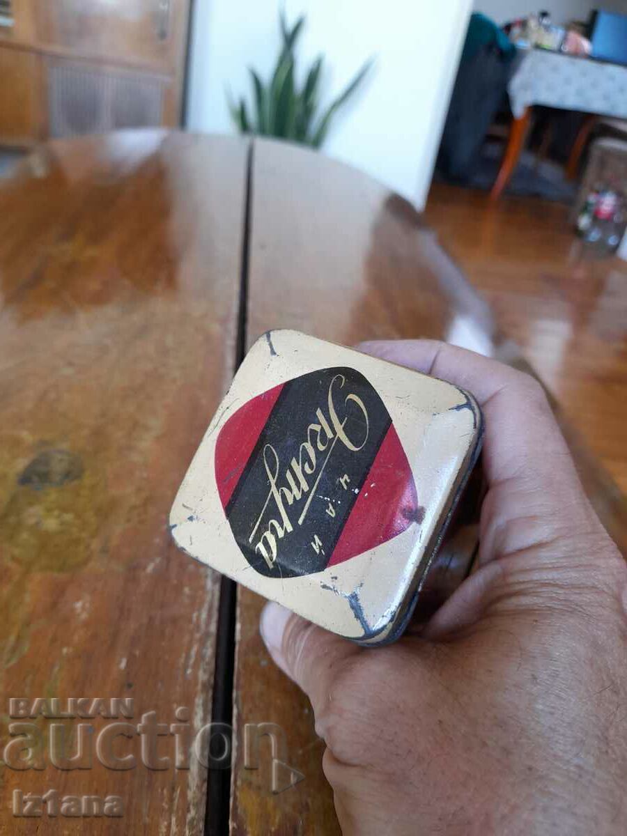 An old box of Georgian tea - 5 An old box of Georgian tea - 5