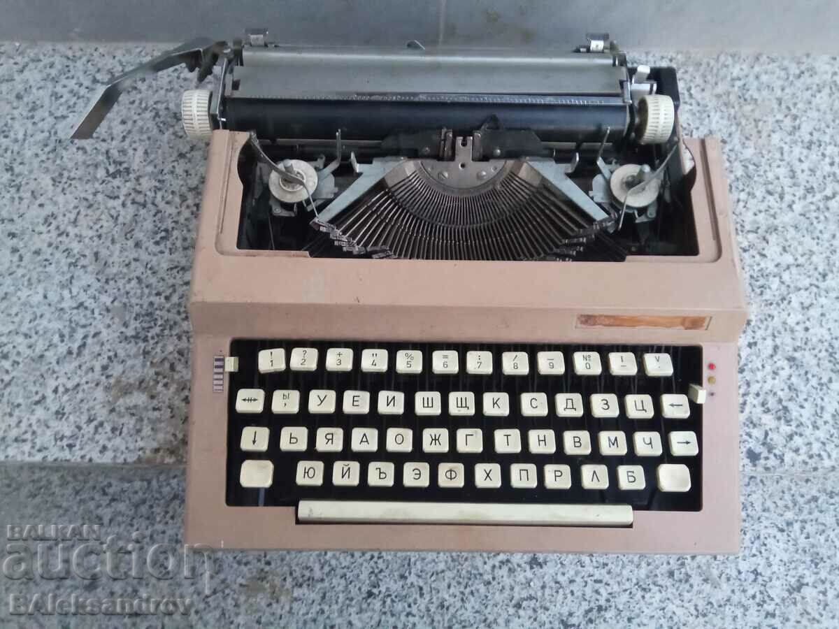 Retro typewriter with price 15.00 BGN | € 7.67 Retro typewriter with price 15.00 BGN | € 7.67