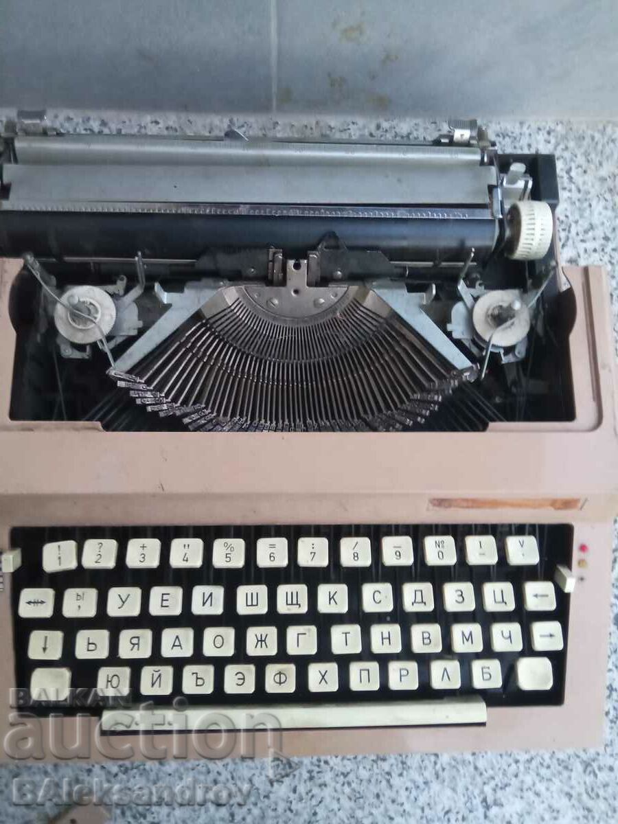 Delivery of Retro typewriter Delivery of Retro typewriter