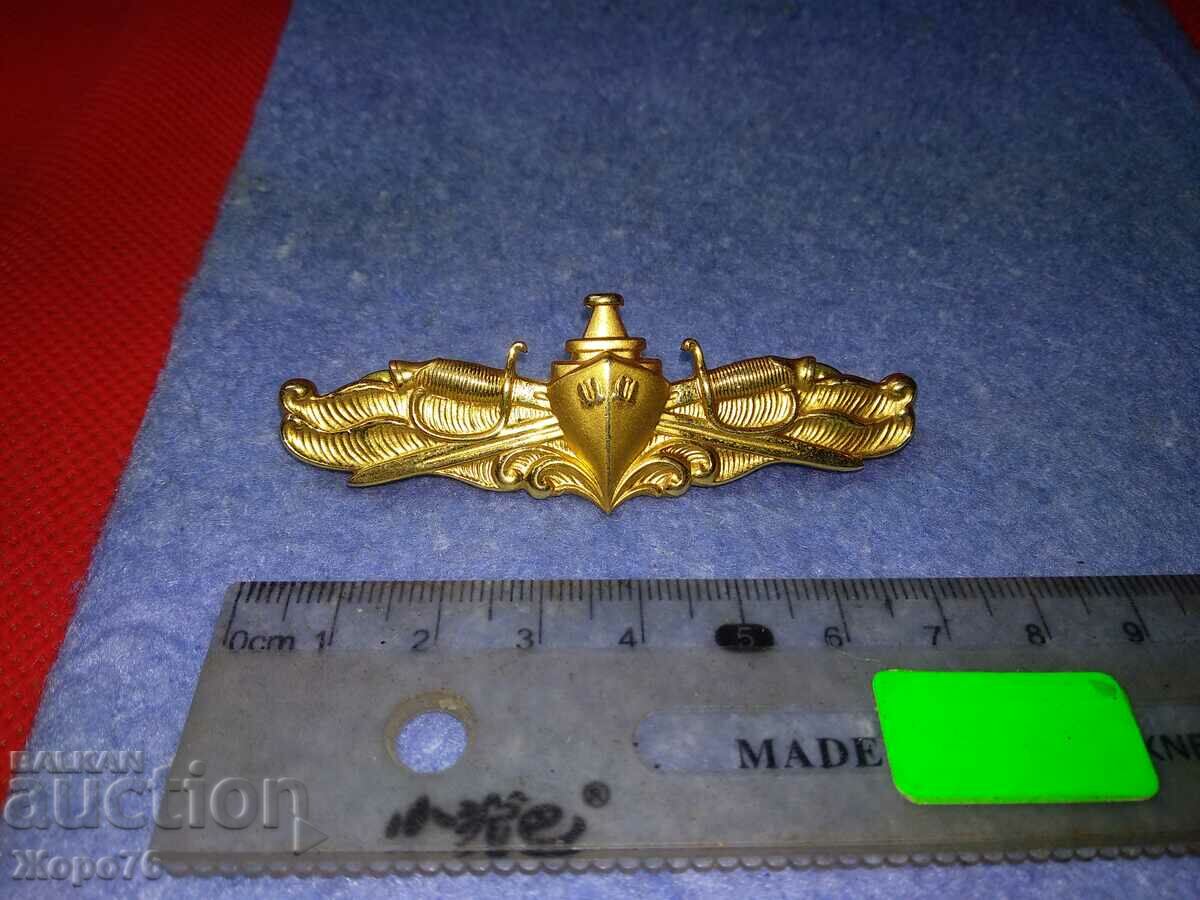 V.21.N MADE in USA Old AMERICAN OFFICER BADGE