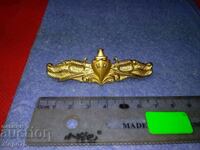 V.21.N MADE in USA Old AMERICAN OFFICER BADGE