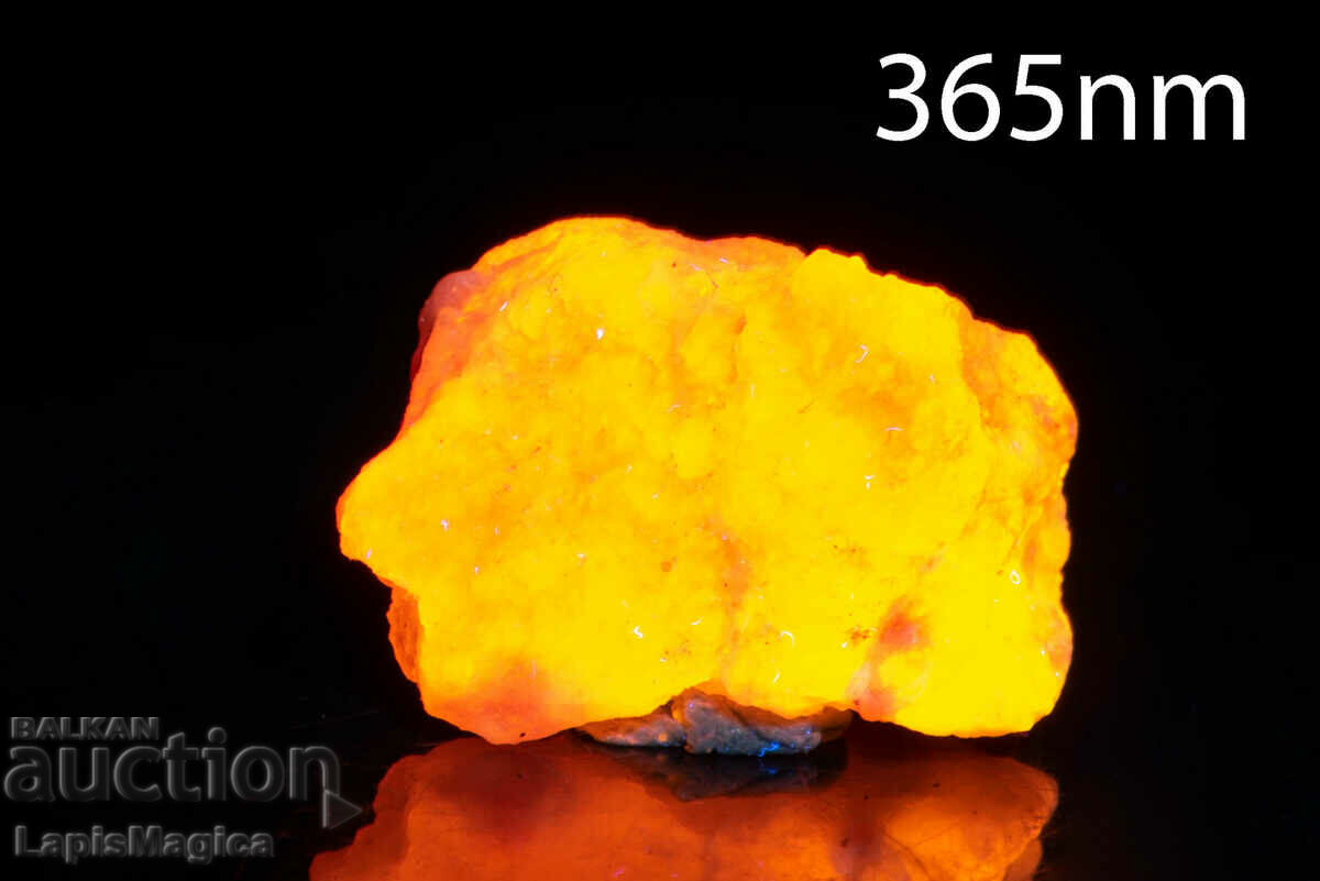 Delivery of Hackmanite (Tenebrescent Sodalite) 7.6g Fluorescent #6 Delivery of Hackmanite (Tenebrescent Sodalite) 7.6g Fluorescent #6