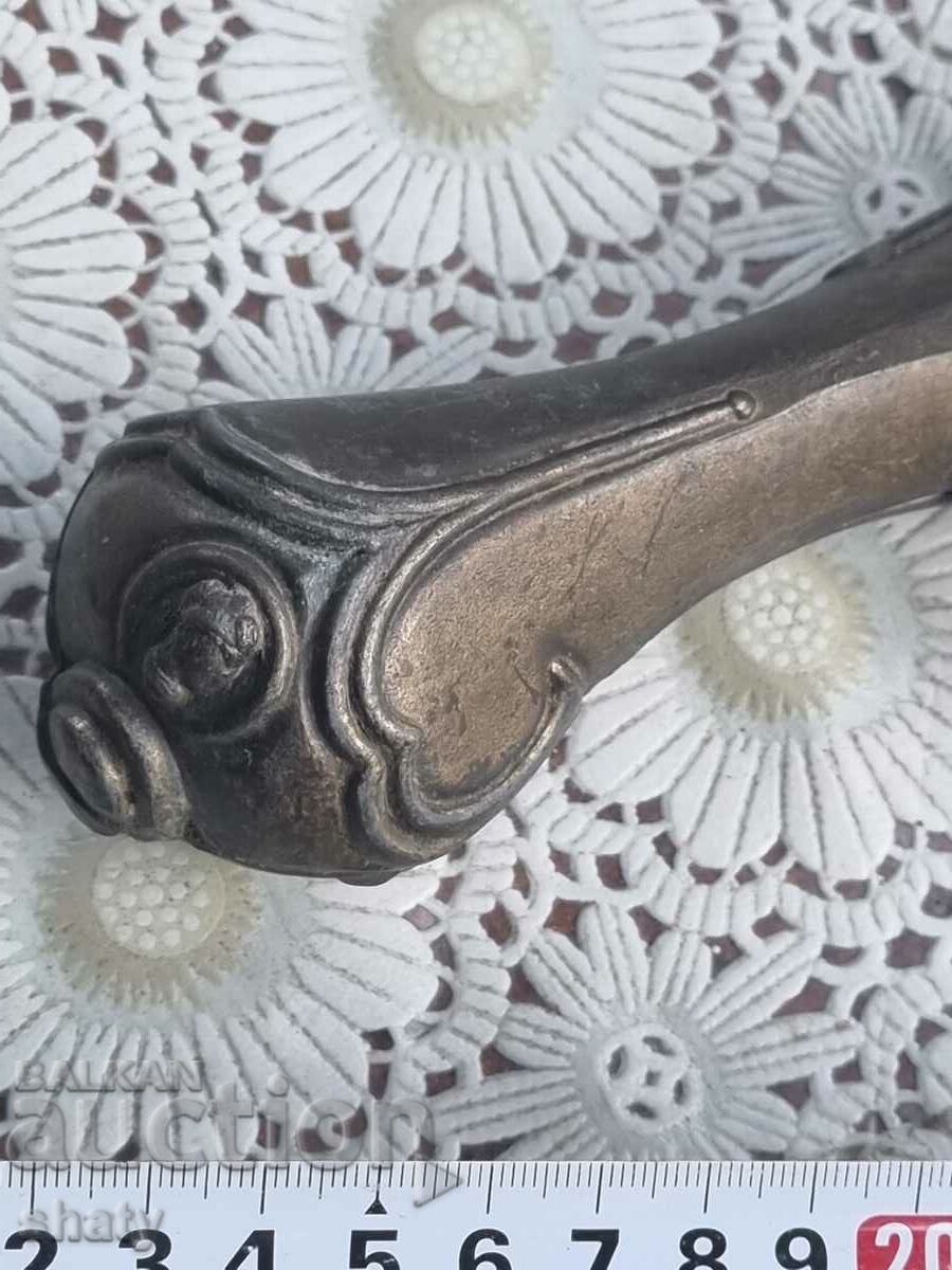 Licitație O pereche de pistoale antice cu cremene Licitație O pereche de pistoale antice cu cremene