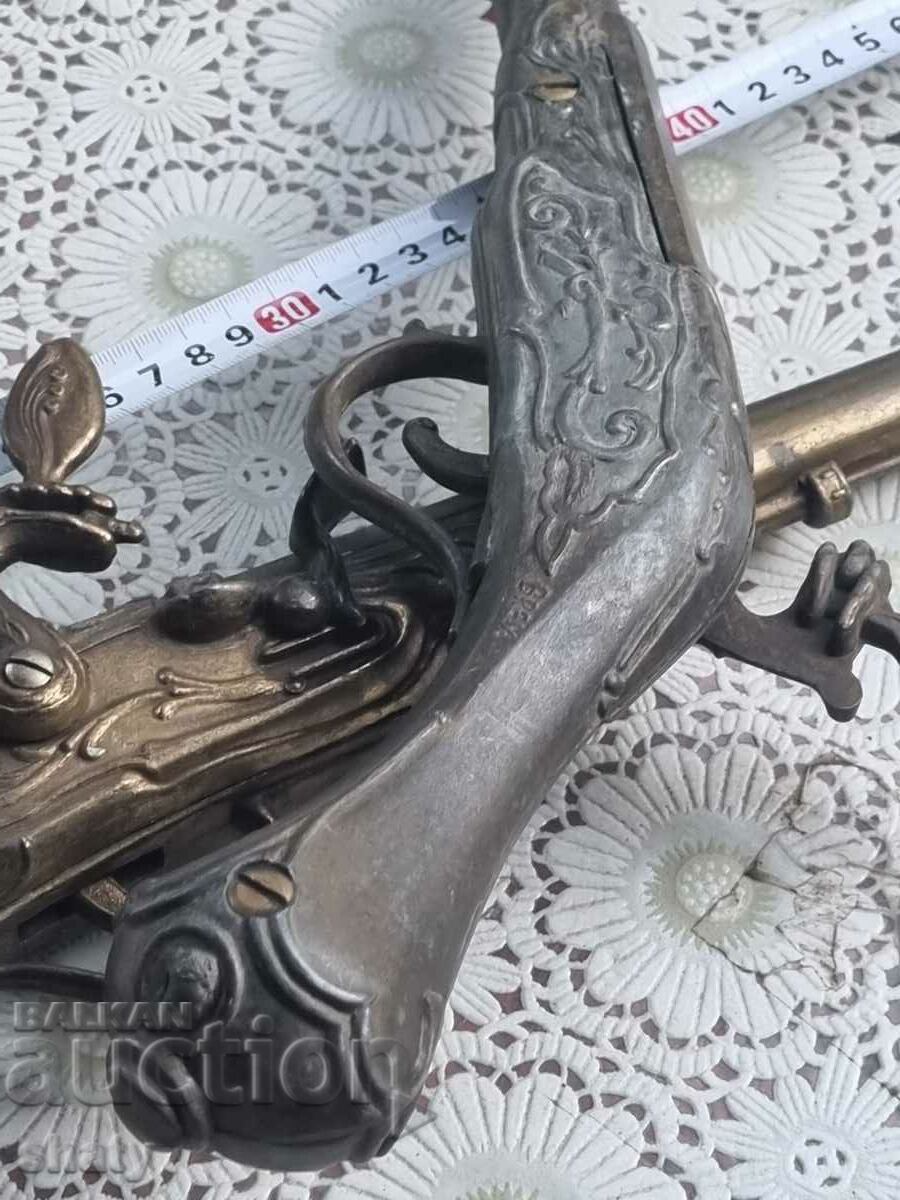 O pereche de pistoale antice cu cremene - 6 O pereche de pistoale antice cu cremene - 6