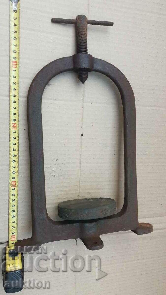 old press for closing jars etc. royal time with price 16.99 BGN | € 8.69 old press for closing jars etc. royal time with price 16.99 BGN | € 8.69