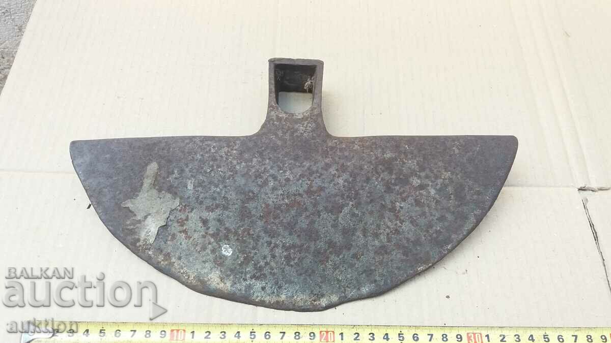 Auction  OLD MASSIVE HOE